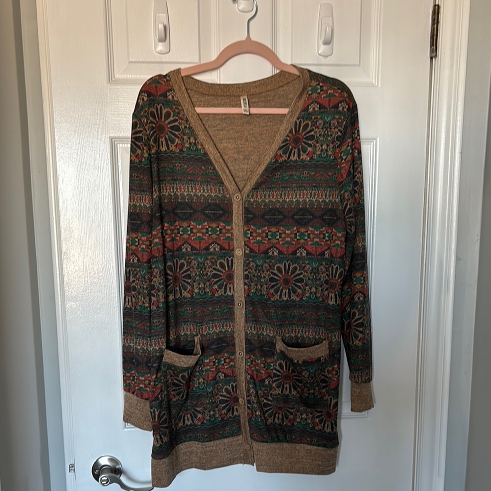 NWOT lightweight Patterned Women's cardigan